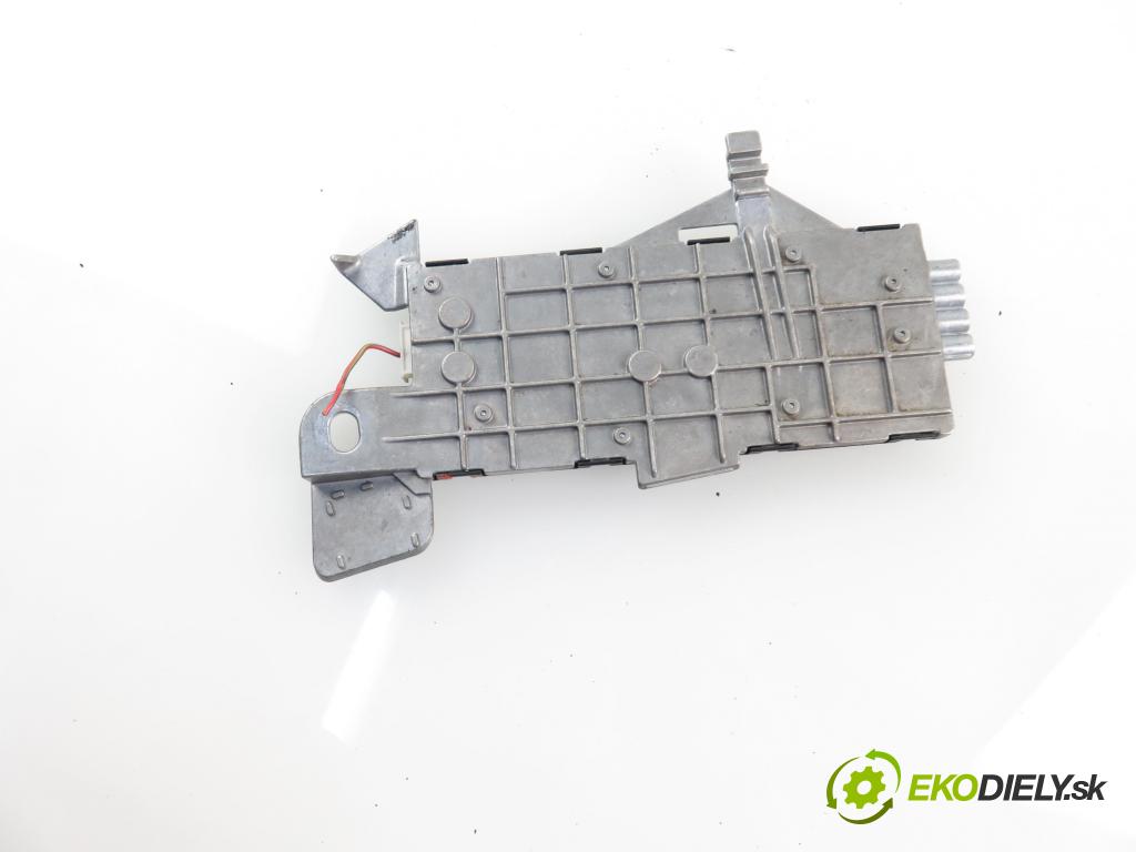 MERCEDES-BENZ KLASA E T-Model (S211) KOMBI 2004 3222,00 Wzmacniacze 3222,00 Zosilňovač Antenní: A2118203289 (Zosilňovače)