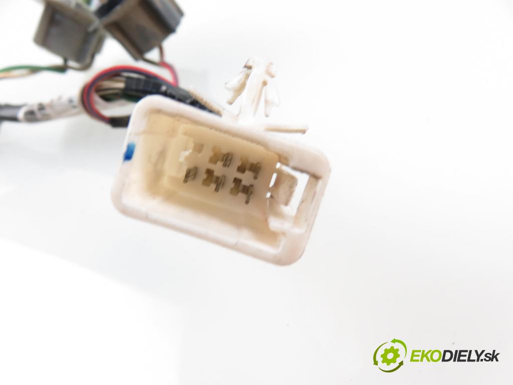 TOYOTA COROLLA Compact (_E11_) HB 1998 1332,00 Pozostałe 1332,00 vložka pravy ZADNÉ: