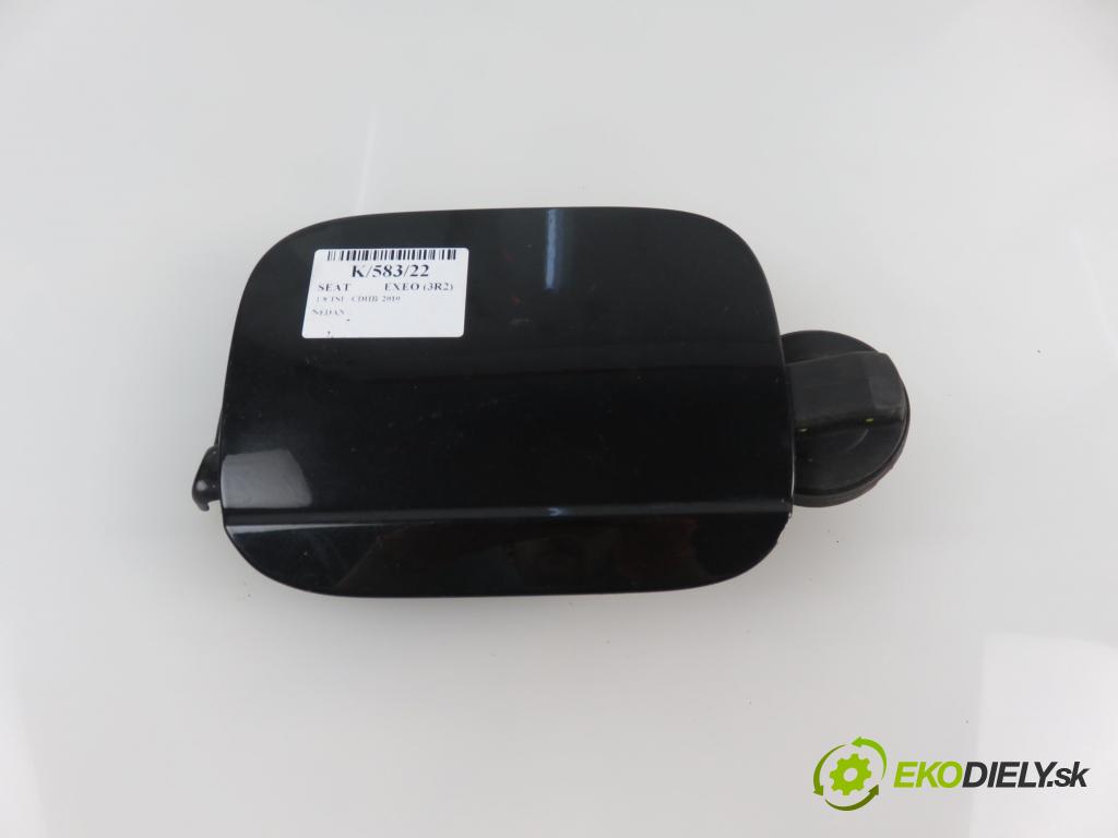 SEAT EXEO (3R2) SEDAN 2010 1798,00 Klapki 1798,00 Dvierka nádrže paliva 3R0010685L;1J0201553D (Ostatné)