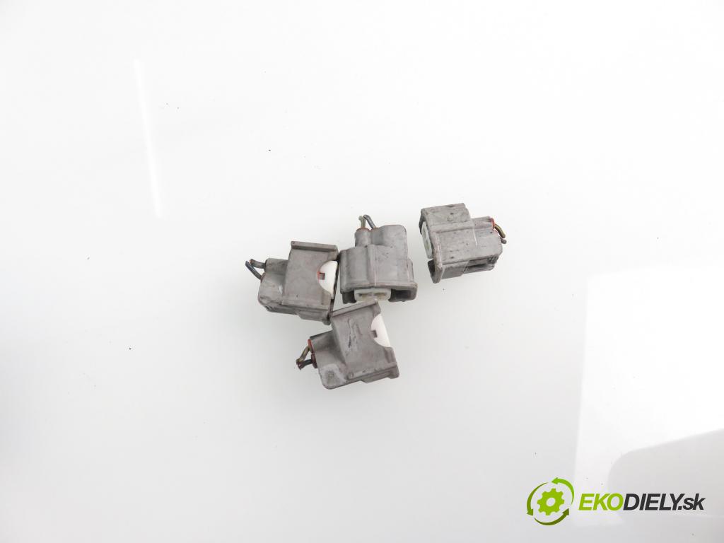 TOYOTA YARIS (_P1_) HB 2002 998,00 Listwy wtryskowe 998,00 Lišta vstrekovacia 0280156067 (Vstrekovacie lišty)