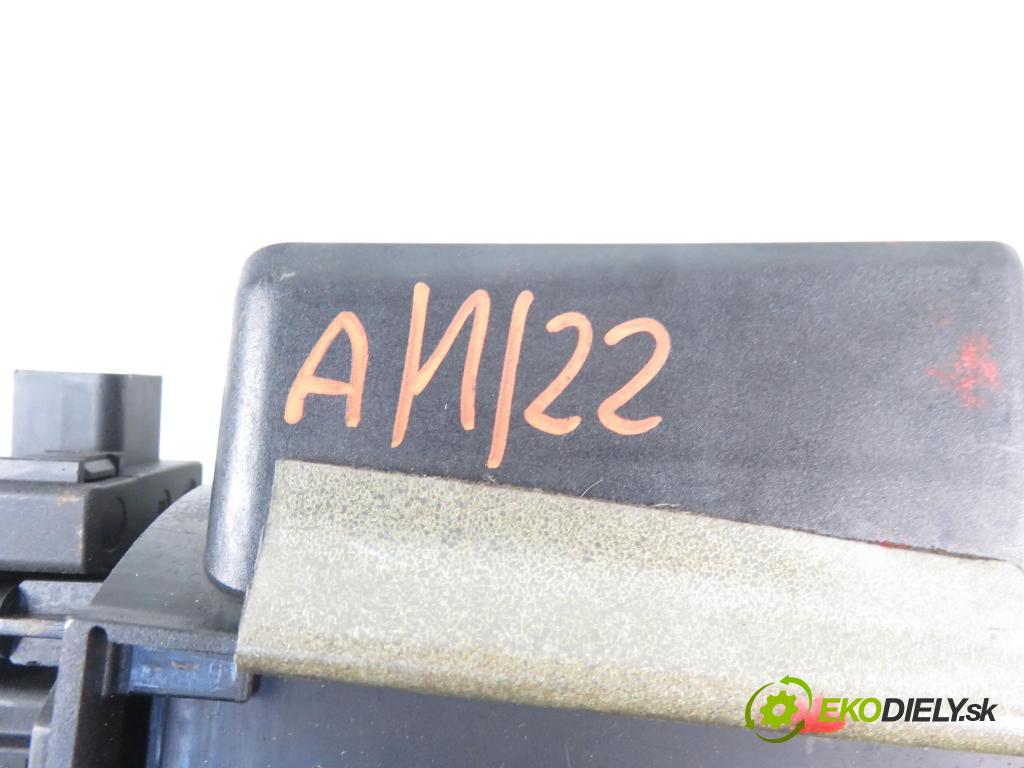 JAGUAR XF (X250) SEDAN 2009 2720,00 Kratki nawiewu 2720,00 Mriežky kúrenia ľavá strana (Mriežky kúrenia (fukáre))