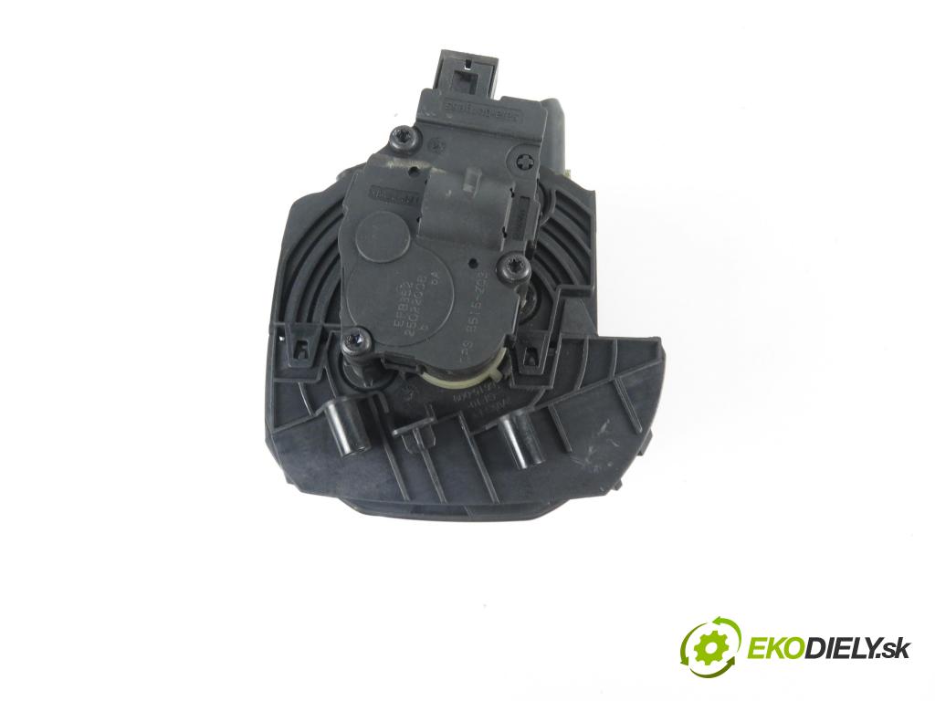 JAGUAR XF (X250) SEDAN 2009 2720,00 Kratki nawiewu 2720,00 Mriežky kúrenia ľavá strana (Mriežky kúrenia (fukáre))