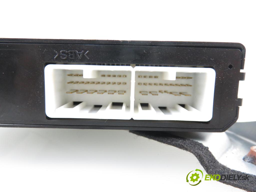 LEXUS RX (_U3_) SUV 2005 2995,00 Sterowniki i elementy elektryczne 2995,00 Riadiaca jednotka klimatizácie 8865048060; 1773007073 (Ostatné)