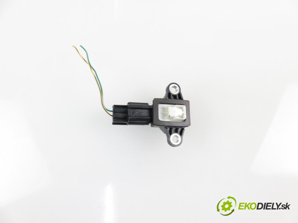 SUZUKI IGNIS (MF) CROSSOVER 2019 1242,00 Czujniki uderzenia 1242,00 Snímač nárazu 3893062R00 (Snímače nárazu)