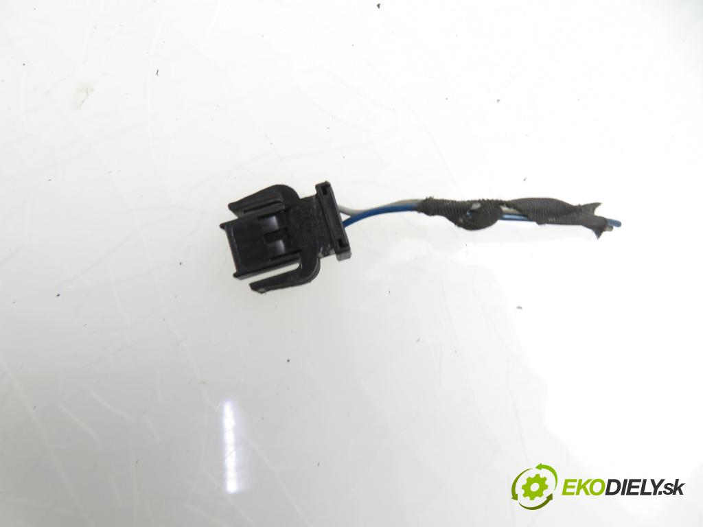SEAT EXEO (3R2) SEDAN 2010 1798,00 Łożyska i piasty kół 1798,00 náboj pravé zadné ABS 8E0505432AF;4B0407613B