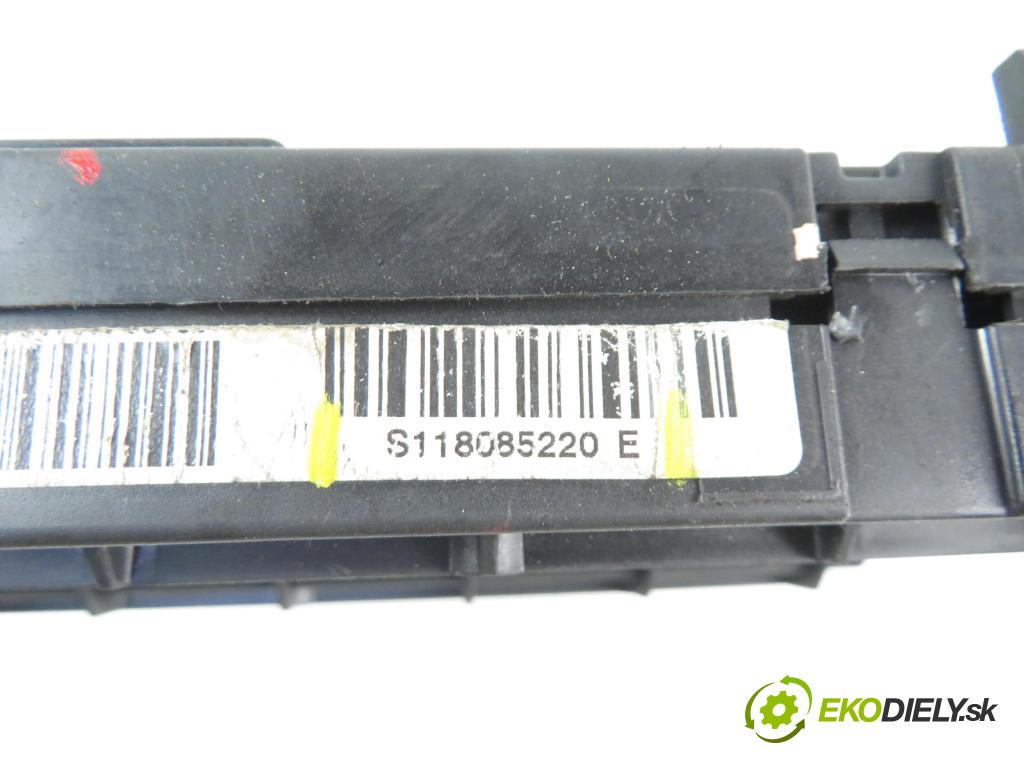 PEUGEOT 206 liftback (2A/C) HB 2004 1398,00 Skrzynki bezpieczników 1398,00 MODUL BSI S118085220E