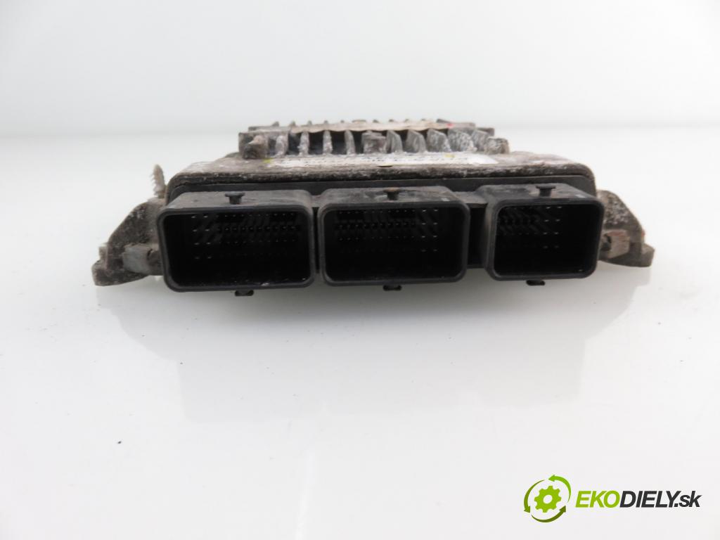 FORD FOCUS C-MAX (DM2) MINIVAN 2006 1997,00 Sterowniki silnika 1997,00 Riadiaca jednotka Motor 4M5112A650ZC