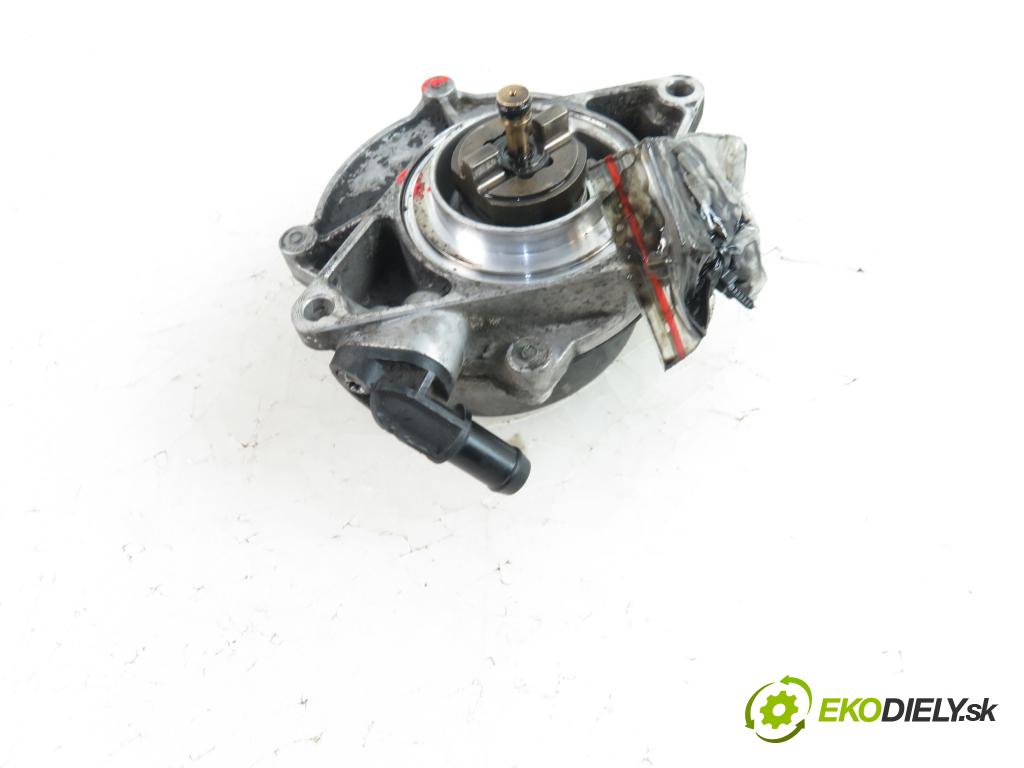 AUDI A4 (8E2, B6) SEDAN 2001 2496,00 Pozostałe 2496,00 pumpa vakuová 057145100B