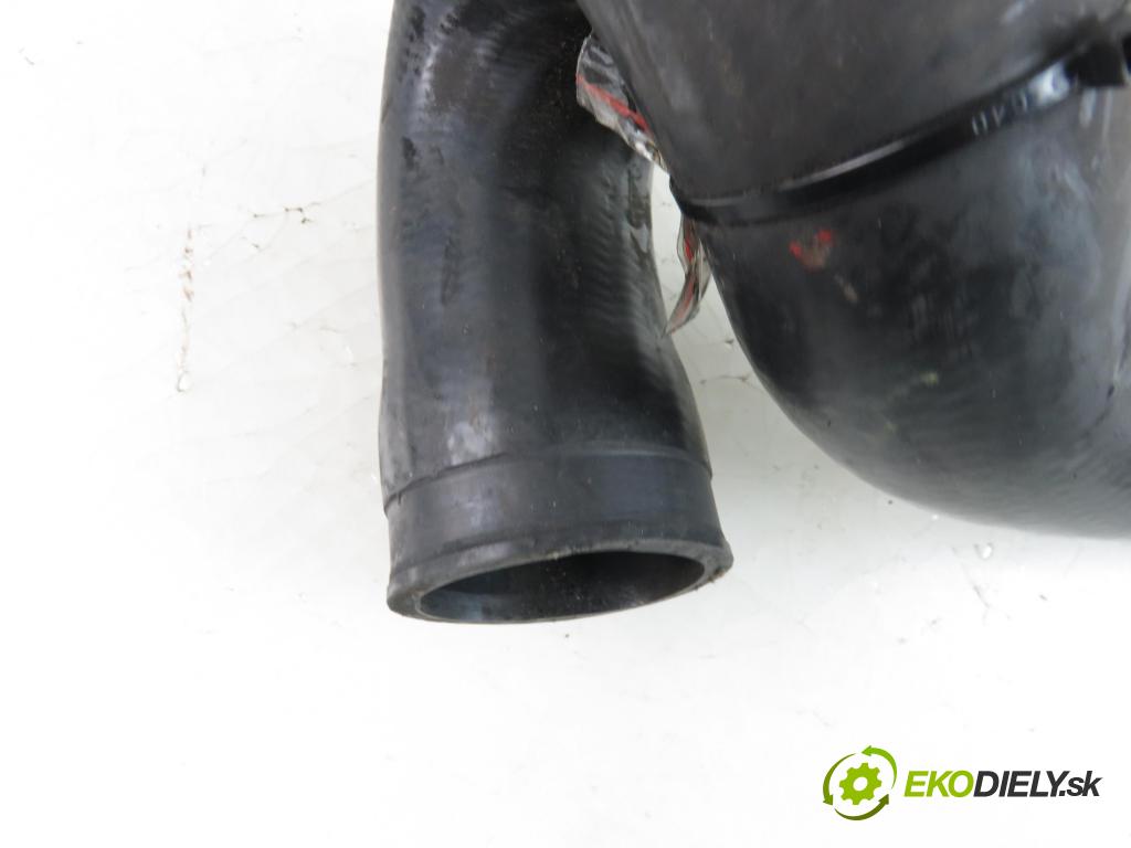 AUDI A4 Avant (8D5, B5) KOMBI 1999 2496,00 Przewody chłodnic powietrza 2496,00 Rúra intercoolera turba 8D0145746