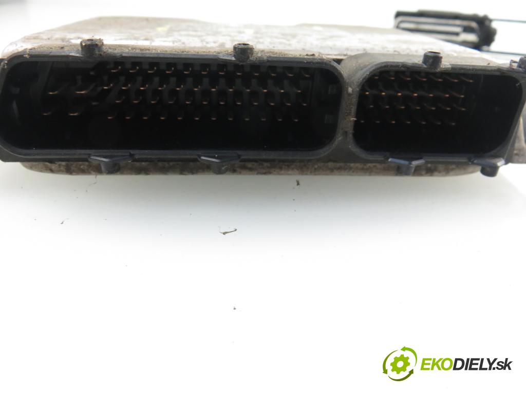 VW GOLF IV (1J1) HB 1999 1390,00 Sterowniki silnika 1390,00 Riadiaca jednotka Motor 036906032F;0261207114