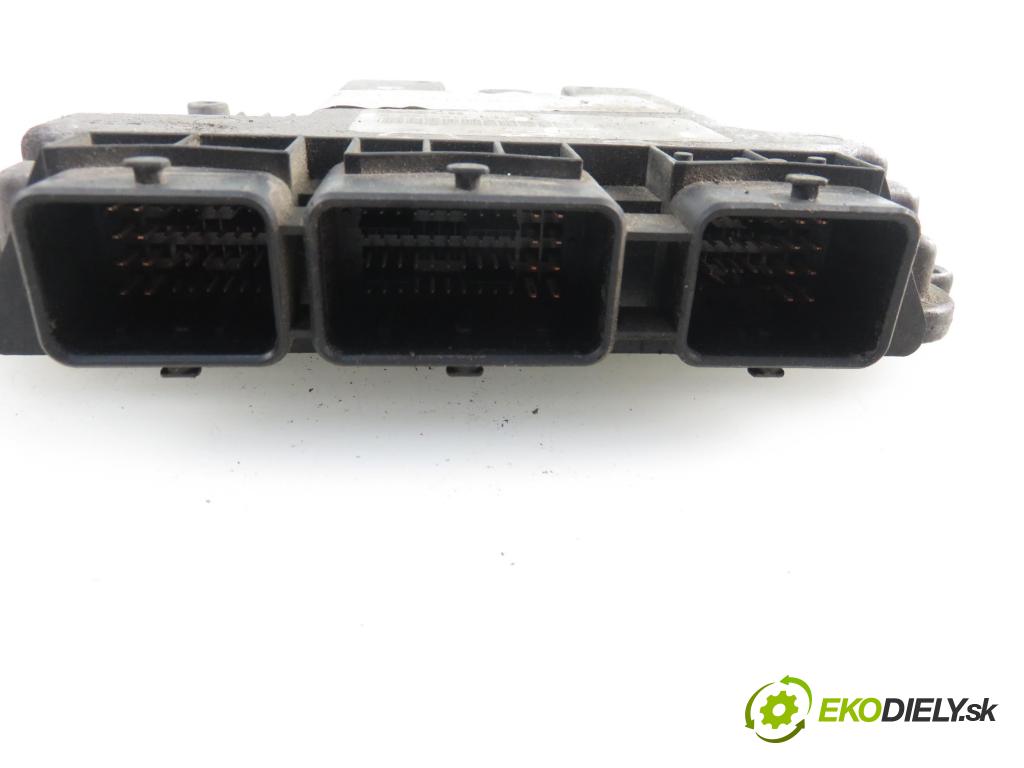 RENAULT SCENIC II (JM0/1_) MINIVAN 2003 1870,00 Sterowniki silnika 1870,00 Riadiaca jednotka Motor 0281011390;8200310863