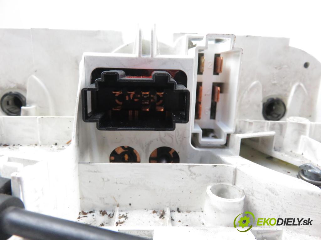 SEAT IBIZA II (6K1) HB 2001 1390,00 Panele sterowania, przełączniki 1390,00 Panel kúrenia 6K0819045D;810780073F00