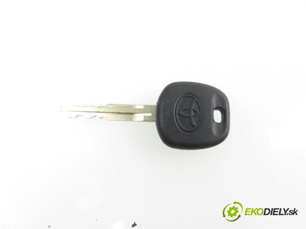 TOYOTA COROLLA Verso (_E12_) MINIVAN 2002 1995,00 Stacyjki 1995,00 spinačka 8978313010 (Spínacie skrinky a kľúče)