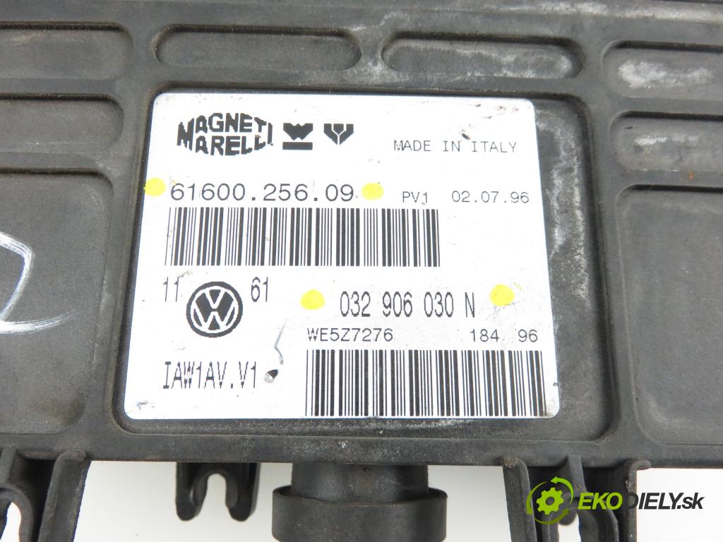 VW GOLF III (1H1) HB 1996 1598,00 Sterowniki silnika 1598,00 Riadiaca jednotka Motor 032906030N;6160025609