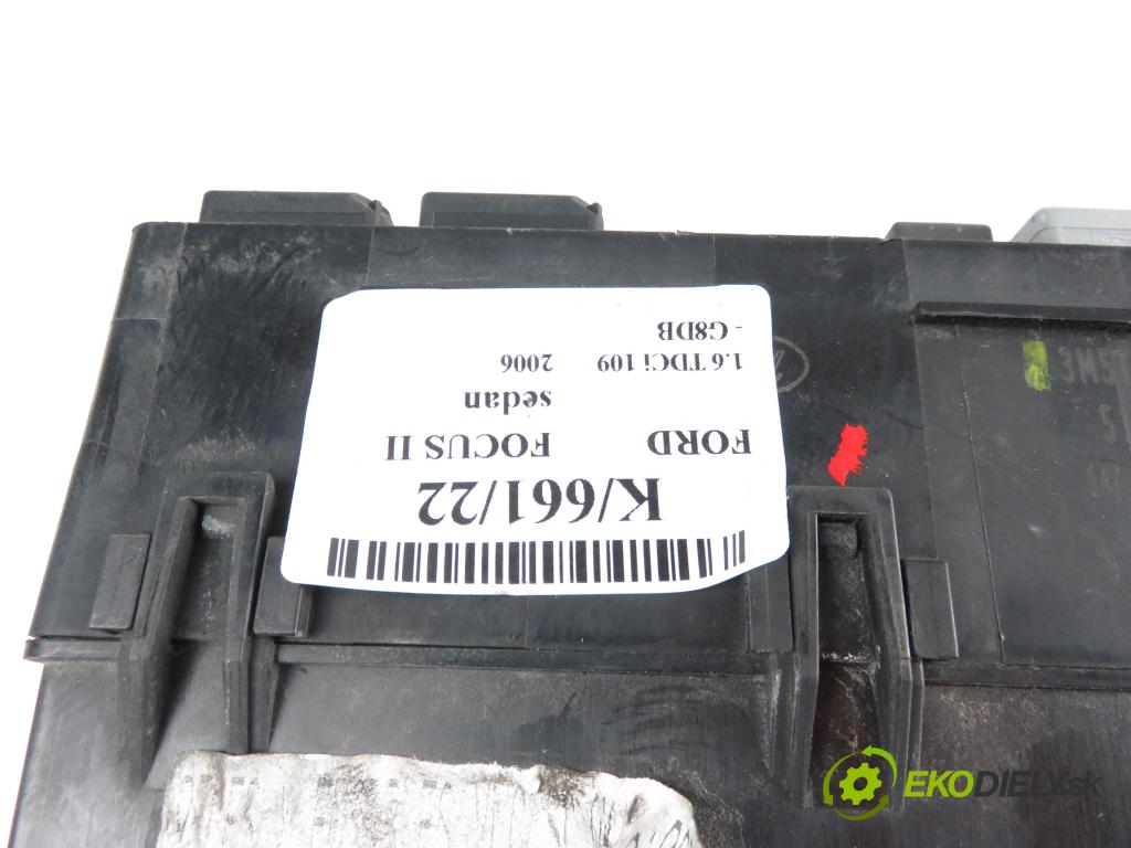 FORD FOCUS II sedan (DB_, FCH, DH) SEDAN 2006 1560,00 Skrzynki bezpieczników 1560,00 skříňka POJISTKY: 5M5T14K733;3M5T14A067BC