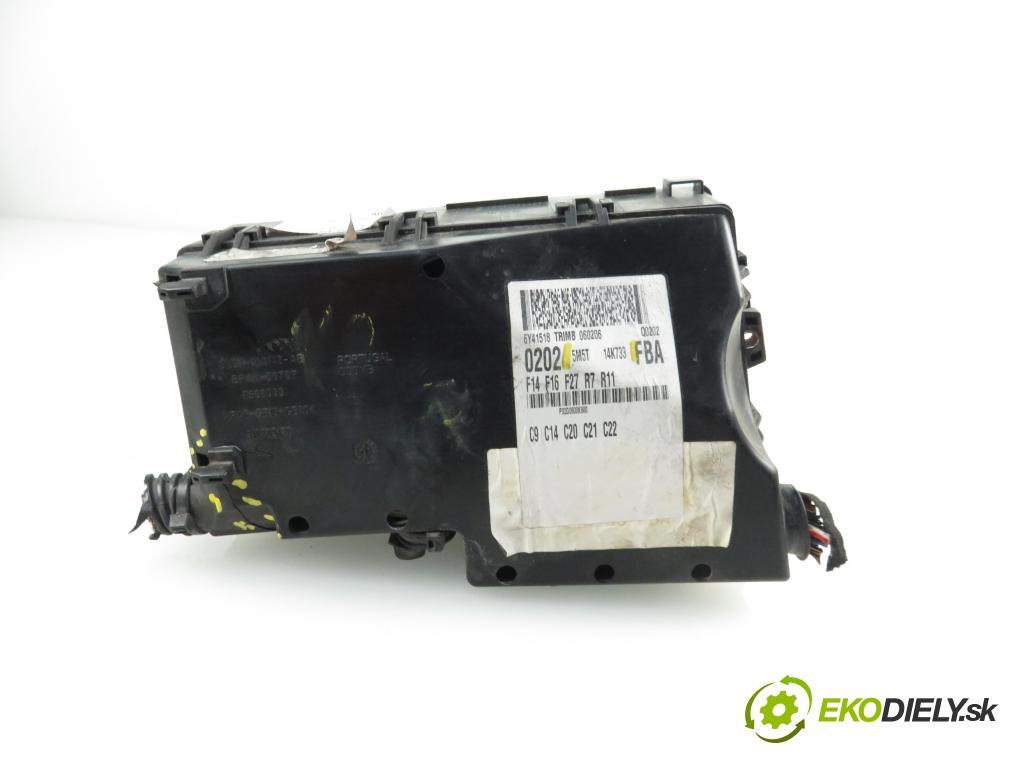 FORD FOCUS II sedan (DB_, FCH, DH) SEDAN 2006 1560,00 Skrzynki bezpieczników 1560,00 skříňka POJISTKY: 5M5T14K733;3M5T14A067BC