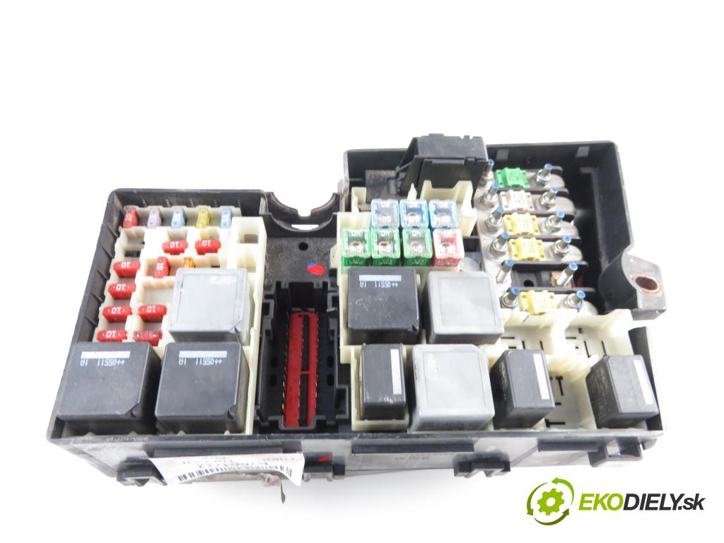 FORD FOCUS II sedan (DB_, FCH, DH) SEDAN 2006 1560,00 Skrzynki bezpieczników 1560,00 skříňka POJISTKY: 5M5T14K733;3M5T14A067BC