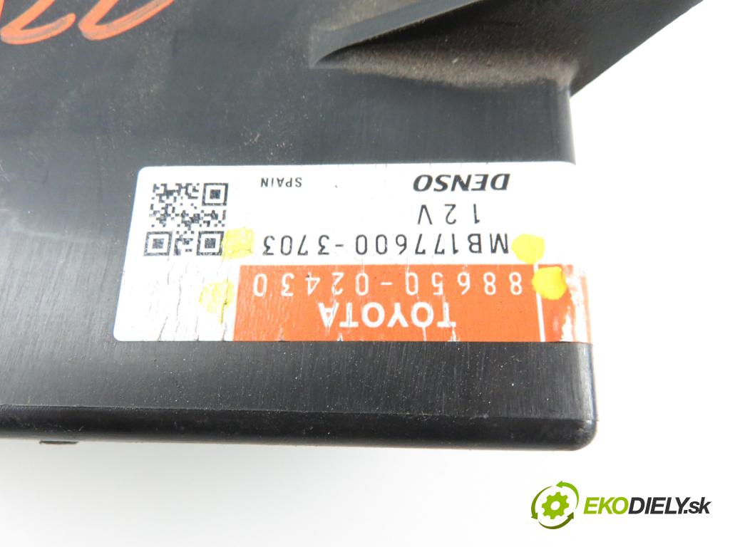 TOYOTA AURIS (_E15_) HB 2009 1998,00 Sterowniki i elementy elektryczne 1998,00 řídící jednotka klimatizace 8865002430;MB1776003703