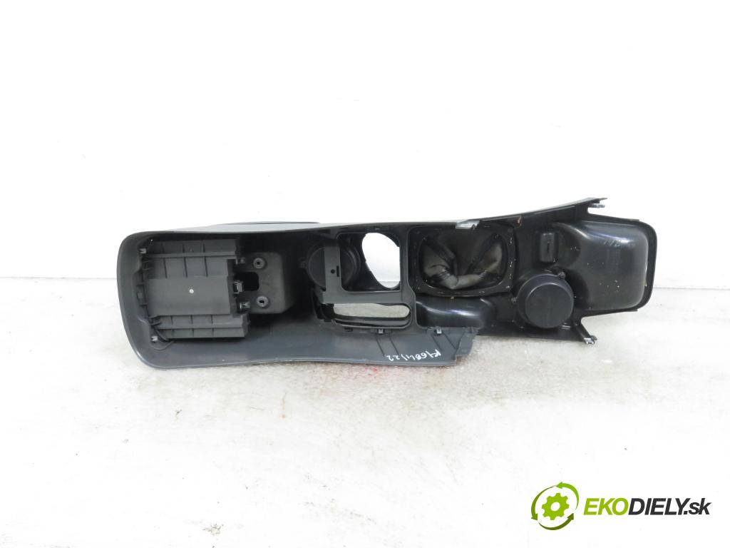 HYUNDAI SANTA FÉ I (SM) SUV 2004 1991,00 Fotele, kanapy 1991,00 Sedadlá, sedačky