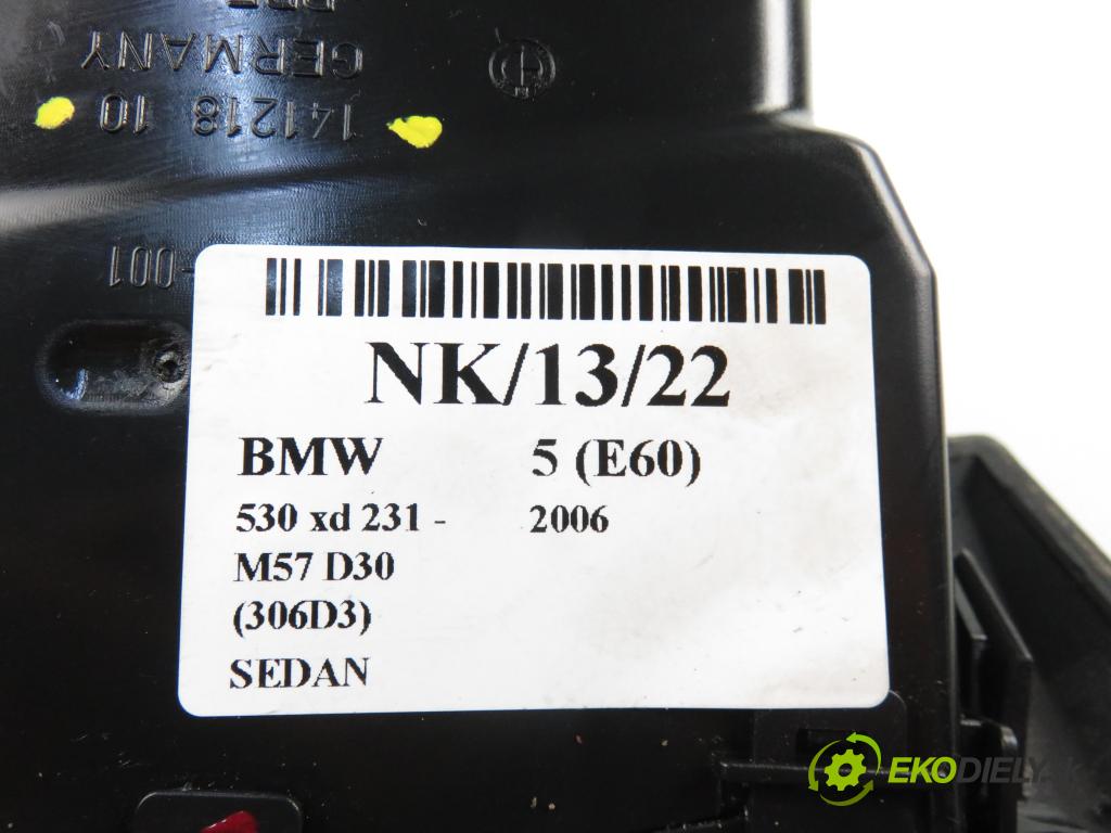 BMW 5 (E60) SEDAN 2006 2993,00 Kratki nawiewu 2993,00 Mriežky kúrenia ľavá strana 14121810 (Mriežky kúrenia (fukáre))