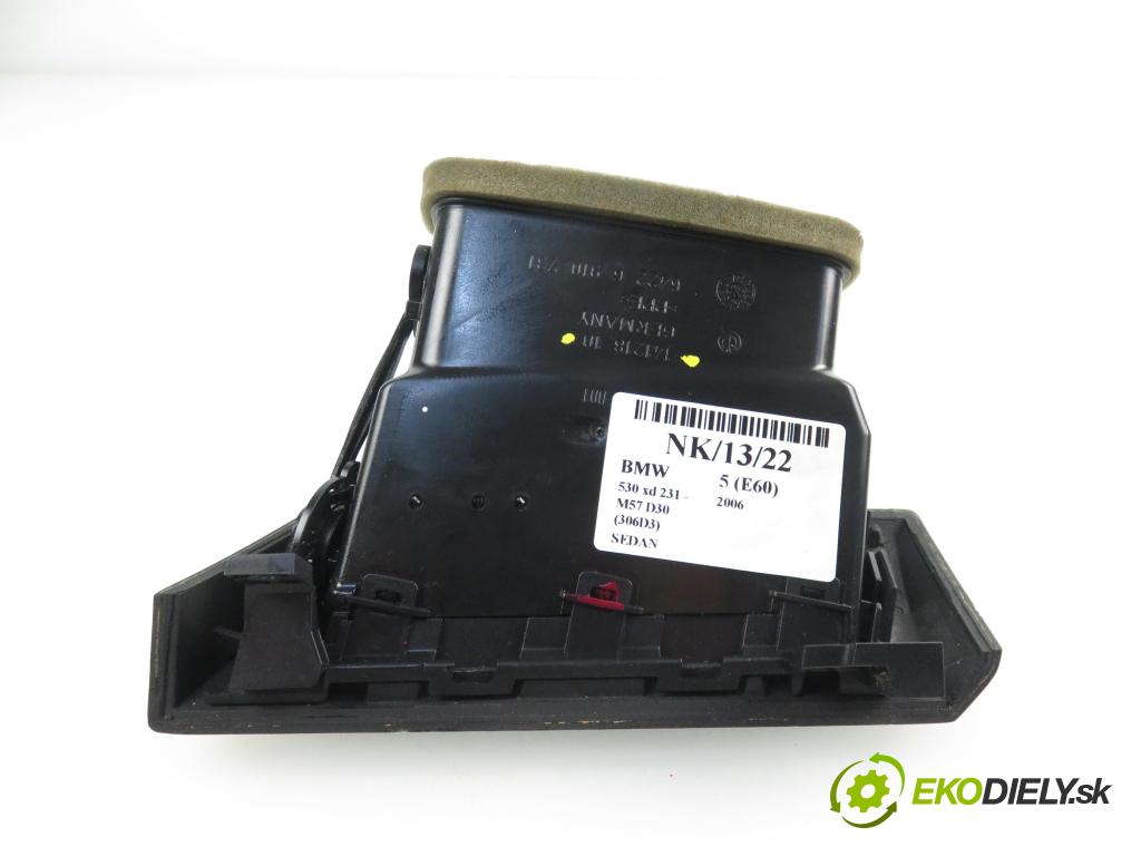 BMW 5 (E60) SEDAN 2006 2993,00 Kratki nawiewu 2993,00 Mriežky kúrenia ľavá strana 14121810 (Mriežky kúrenia (fukáre))