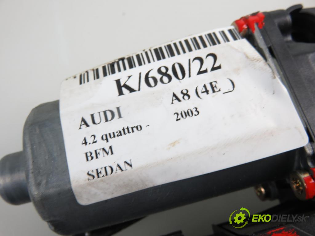 AUDI A8 D3 (4E2, 4E8) SEDAN 2003 4172,00 Silniczki szyb 4172,00 Motorček sťahovania okien pravé zadné 4E0959802A;4E0910802