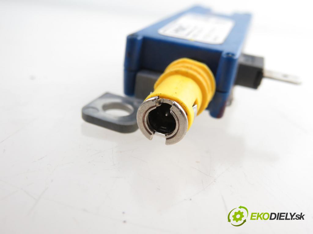 HYUNDAI SANTA FÉ I (SM) SUV 2004 1991,00 Wzmacniacze 1991,00 Zosilňovač Antenní: 9627026500;13702600 (Zosilňovače)