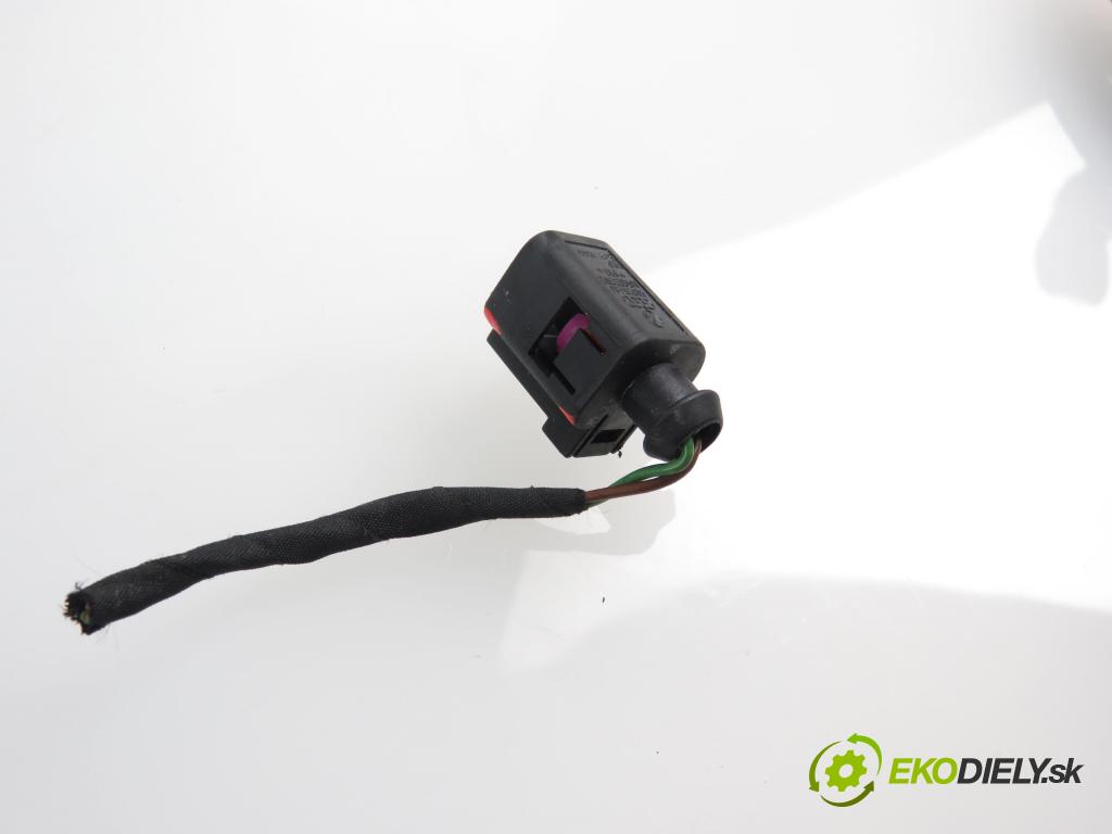 VW PASSAT B6 Variant (3C5) KOMBI 2005 1598,00 Obudowy termostatów 1598,00 obal termostatu 03C121118C;03C121121C (Termostaty)