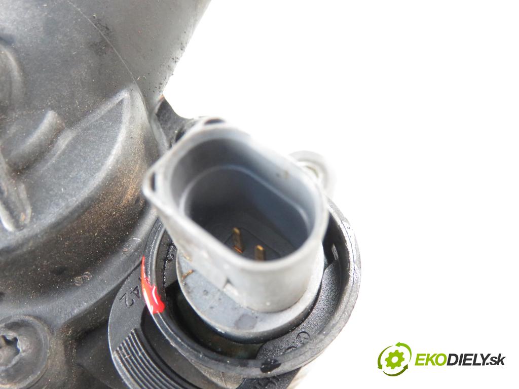 VW PASSAT B6 Variant (3C5) KOMBI 2005 1598,00 Obudowy termostatów 1598,00 obal termostatu 03C121118C;03C121121C (Termostaty)