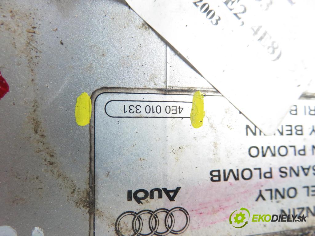 AUDI A8 D3 (4E2, 4E8) SEDAN 2003 4172,00 Klapki 4172,00 Dvierka nádrže paliva 4E0010331 (Ostatné)