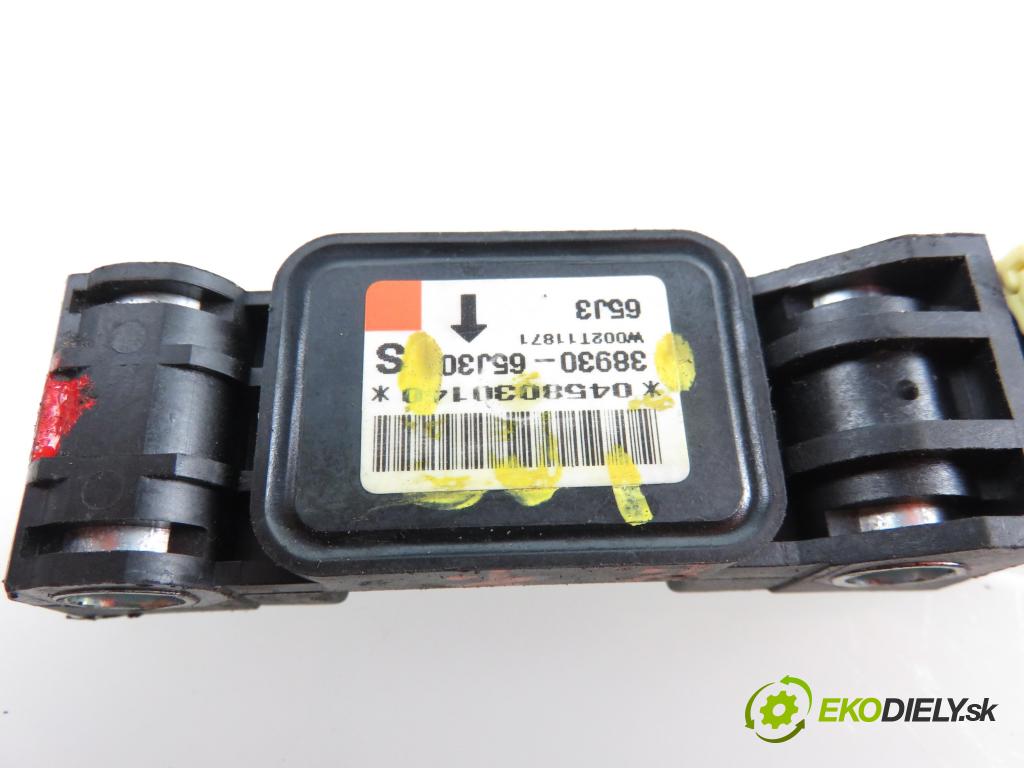 SUZUKI GRAND VITARA II (JT, TE, TD) SUV 2005 103,00 2.0 140 (JB420W) - J20A 1995,00 Snímač nárazu 3893065j30 (Snímače nárazu)