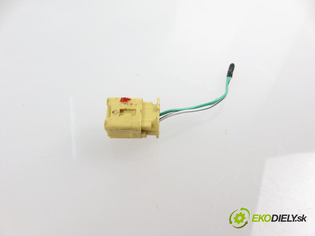 SUZUKI GRAND VITARA II (JT, TE, TD) SUV 2005 103,00 2.0 140 (JB420W) - J20A 1995,00 Snímač nárazu 3893065j30 (Snímače nárazu)