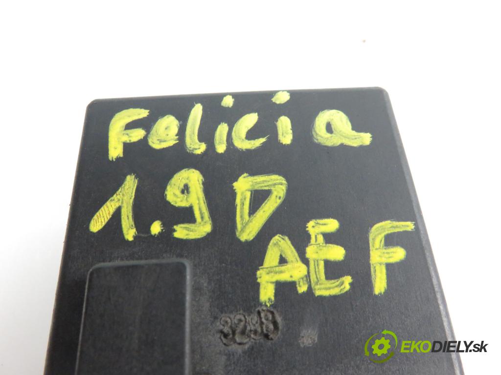SKODA FELICIA I (6U1) - 1996 1896,00 Przekaźniki 1896,00 RELÉ: SWIEC: 028906125B