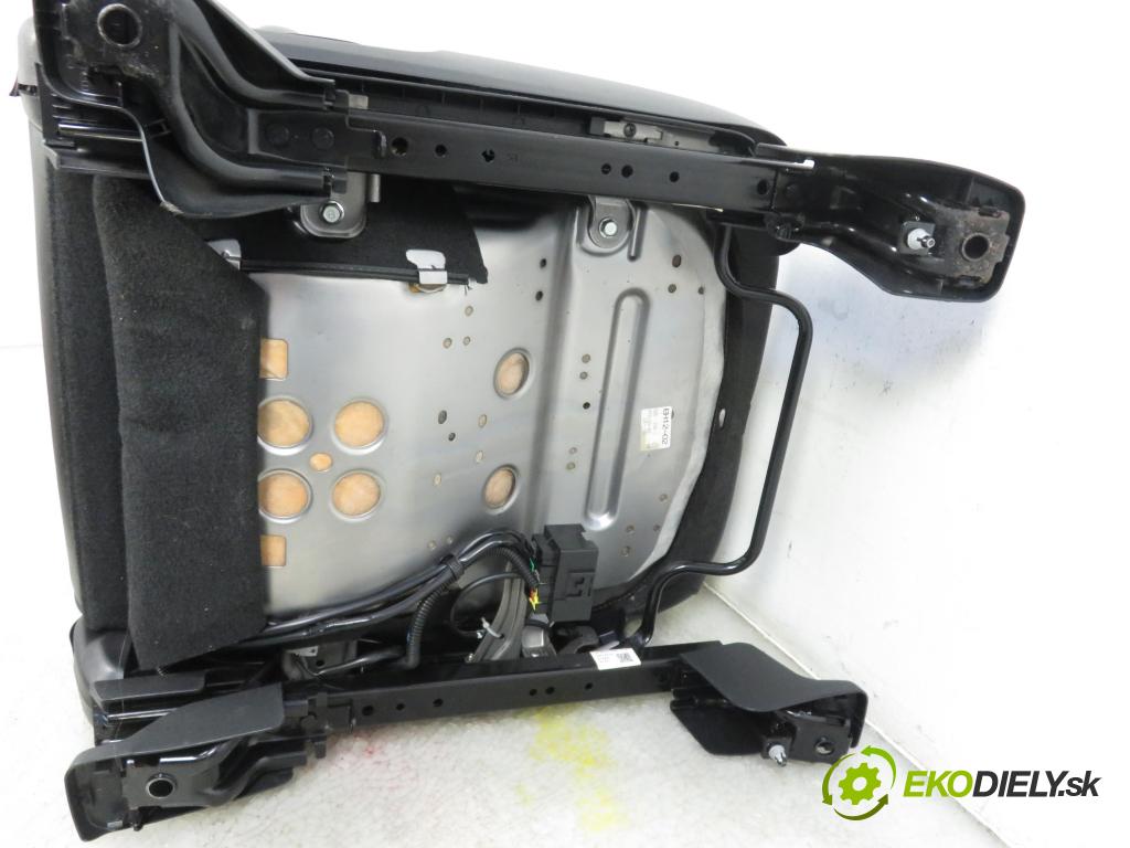 MAZDA CX-7 (ER) SUV 2007 2261,00 Fotele, kanapy 2261,00 Sedadlá, sedačky