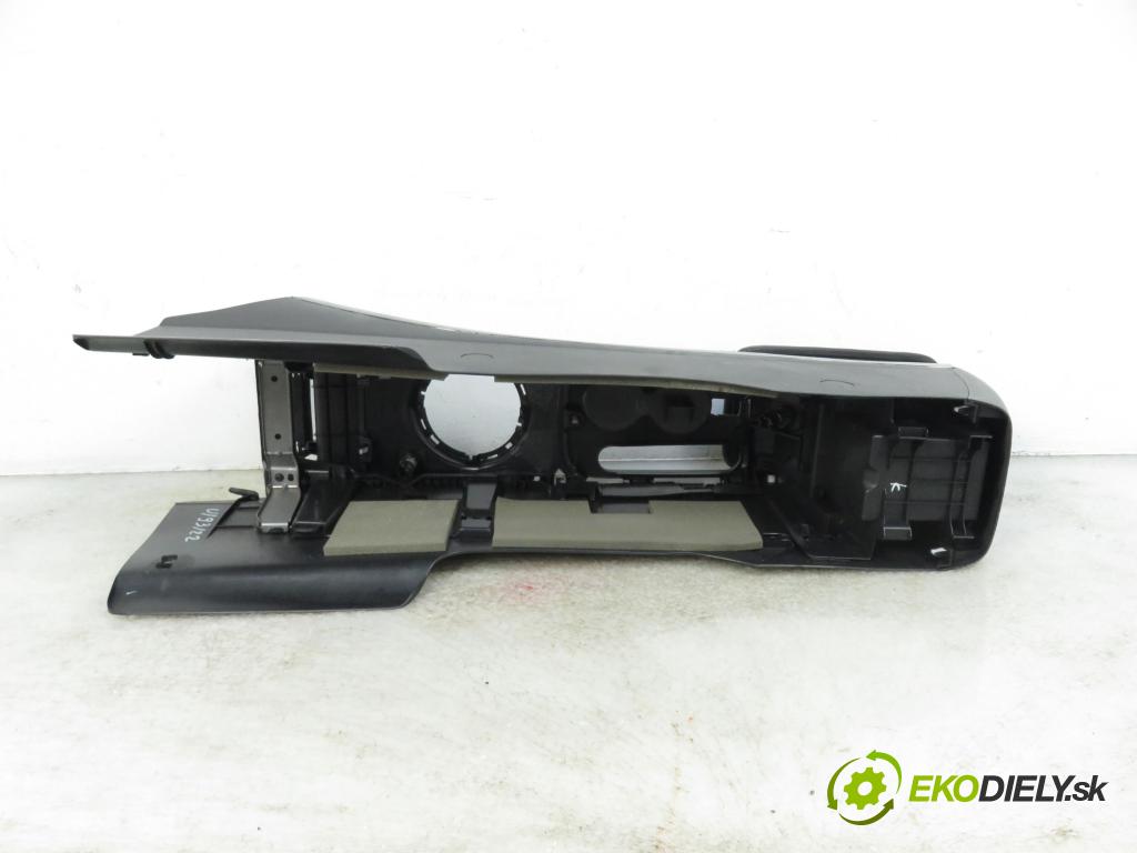 MAZDA CX-7 (ER) SUV 2007 2261,00 Fotele, kanapy 2261,00 Sedadlá, sedačky