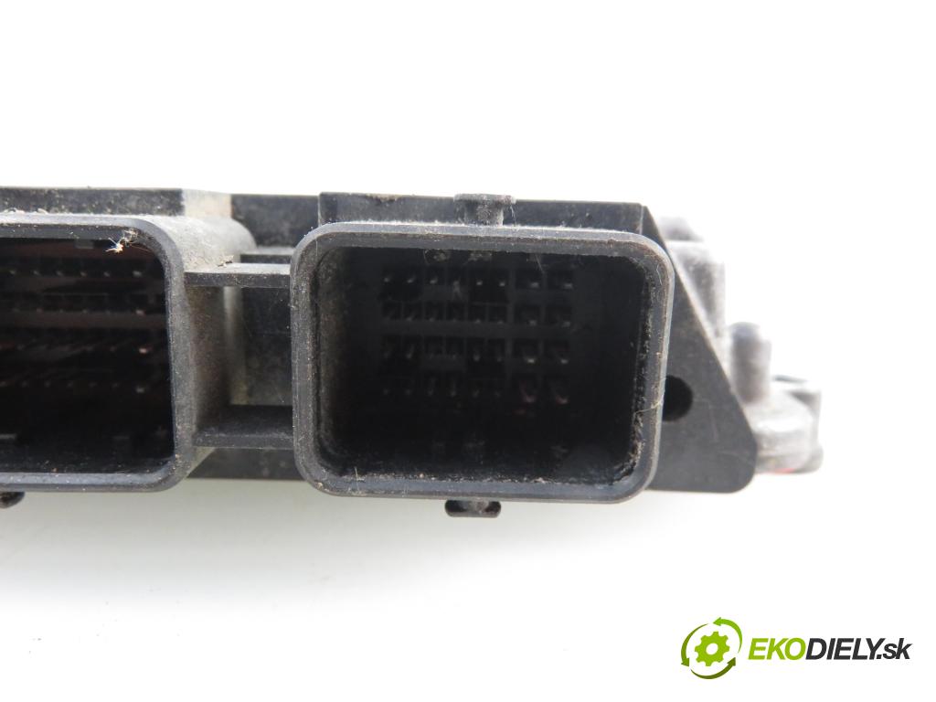 RENAULT MEGANE II (BM0/1_, CM0/1_) HB 2003 1870,00 Sterowniki silnika 1870,00 Riadiaca jednotka Motor 0281011275;8200305678
