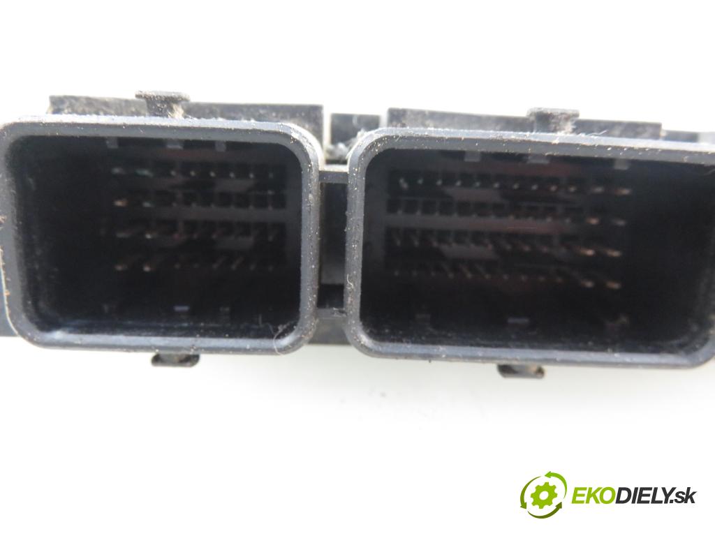 RENAULT MEGANE II (BM0/1_, CM0/1_) HB 2003 1870,00 Sterowniki silnika 1870,00 Riadiaca jednotka Motor 0281011275;8200305678