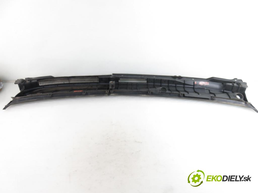 TOYOTA COROLLA Verso (_E12_) MINIVAN 2002 1794,00 Podszybia 1794,00 torpédo plast pod čelní okno 5570813040;5570913030 (Torpéda)