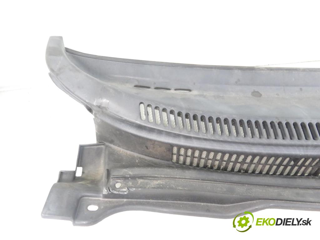 TOYOTA COROLLA Verso (_E12_) MINIVAN 2002 1794,00 Podszybia 1794,00 torpédo plast pod čelní okno 5570813040;5570913030 (Torpéda)