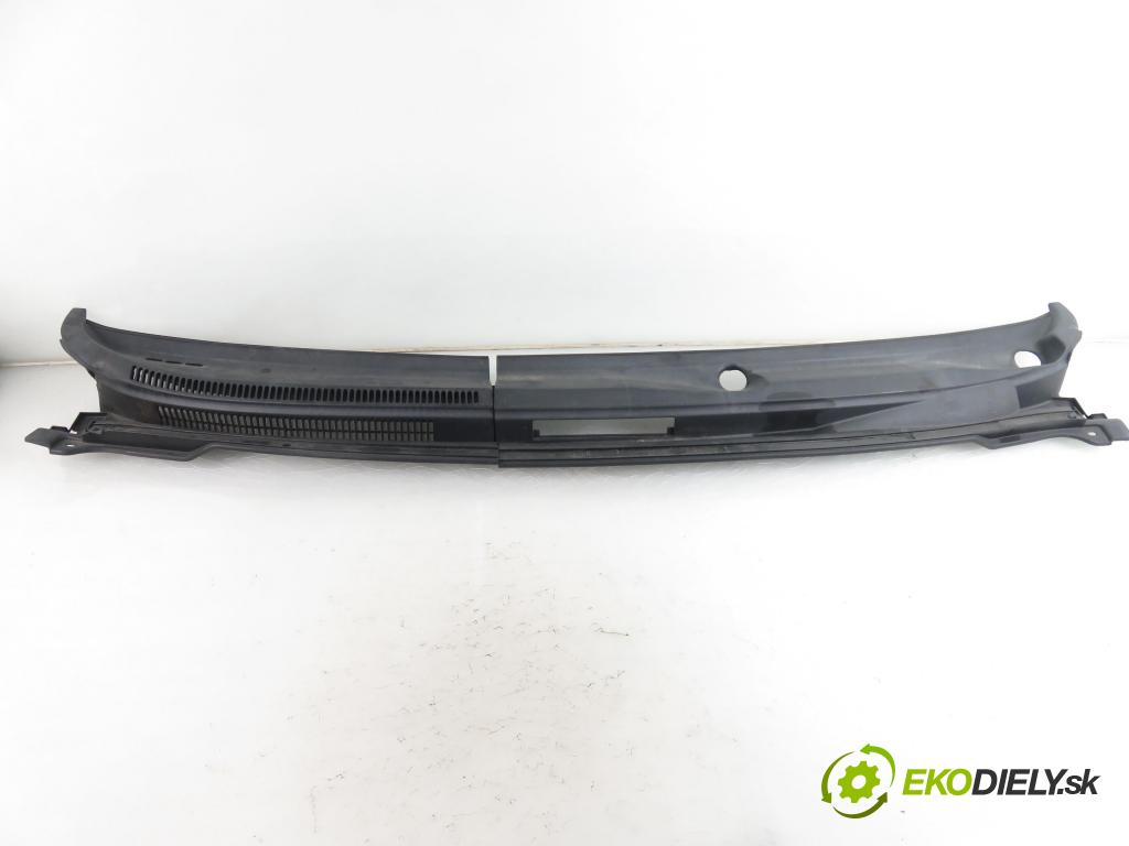 TOYOTA COROLLA Verso (_E12_) MINIVAN 2002 1794,00 Podszybia 1794,00 torpédo plast pod čelní okno 5570813040;5570913030 (Torpéda)