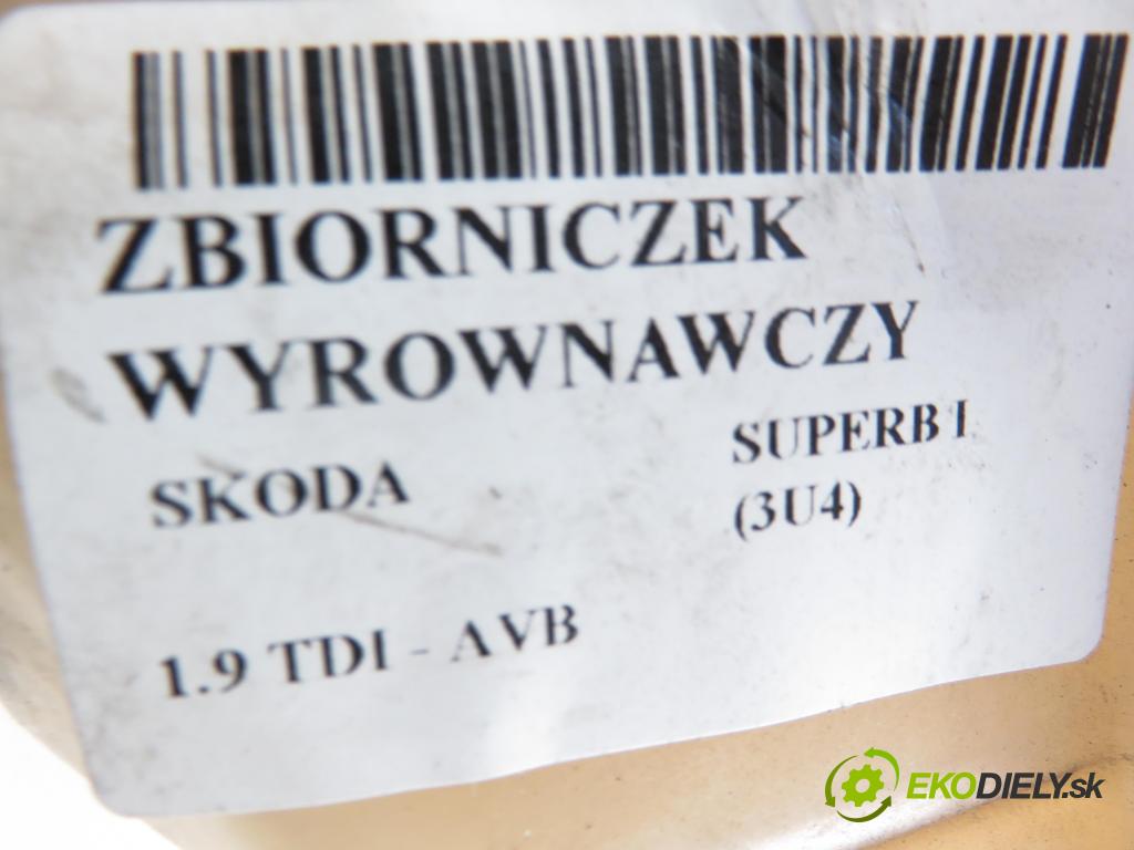 SKODA SUPERB I (3U4) SEDAN 2003 1896,00 Zbiorniki wyrównawcze 1896,00 Nádržka KOMPENZAČNÉ: 8D0121403L