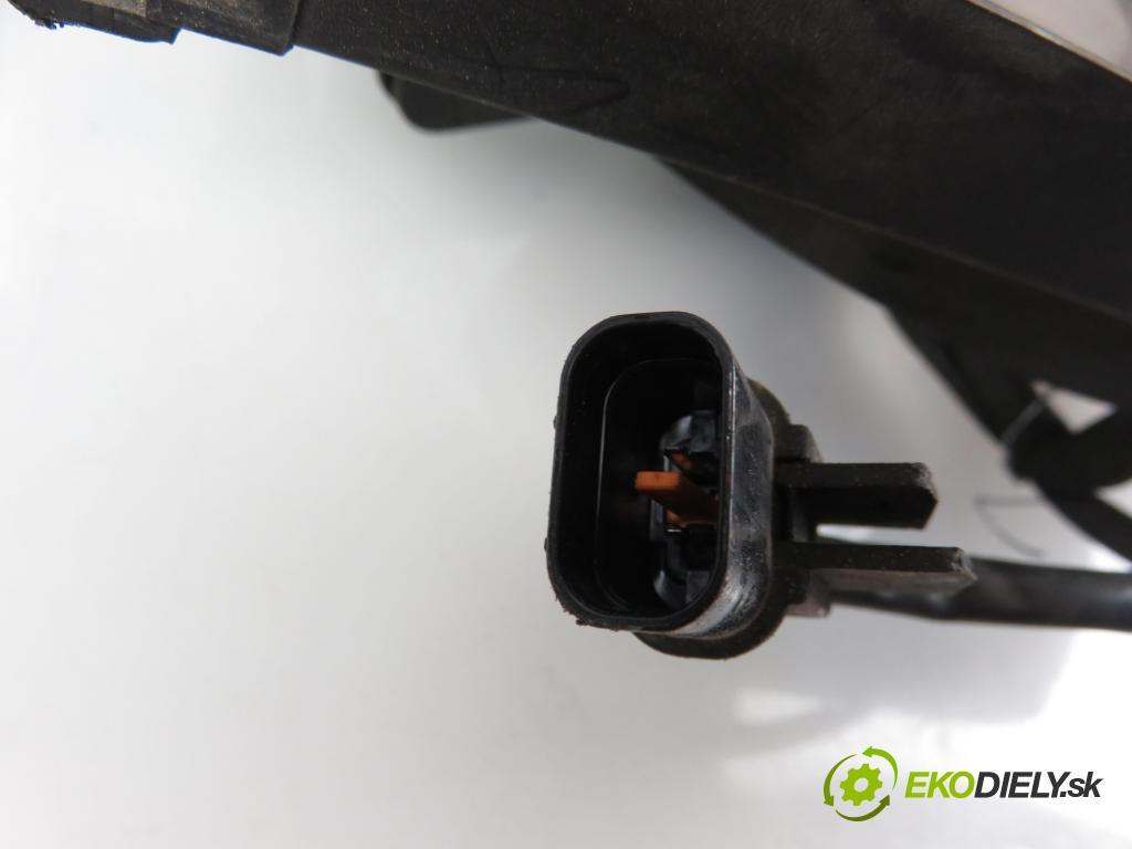 VOLVO V40 Kombi (645) KOMBI 1998 1731,00 Wentylatory 1731,00 Ventilátor chladič vody