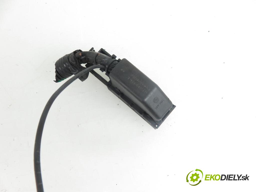 RENAULT CLIO II (BB_, CB_) HB 2003 1149,00 Sterowniki ABS 1149,00 Pumpa ABS 0273004621; 8200085584; 0265216872 (Pumpy ABS)