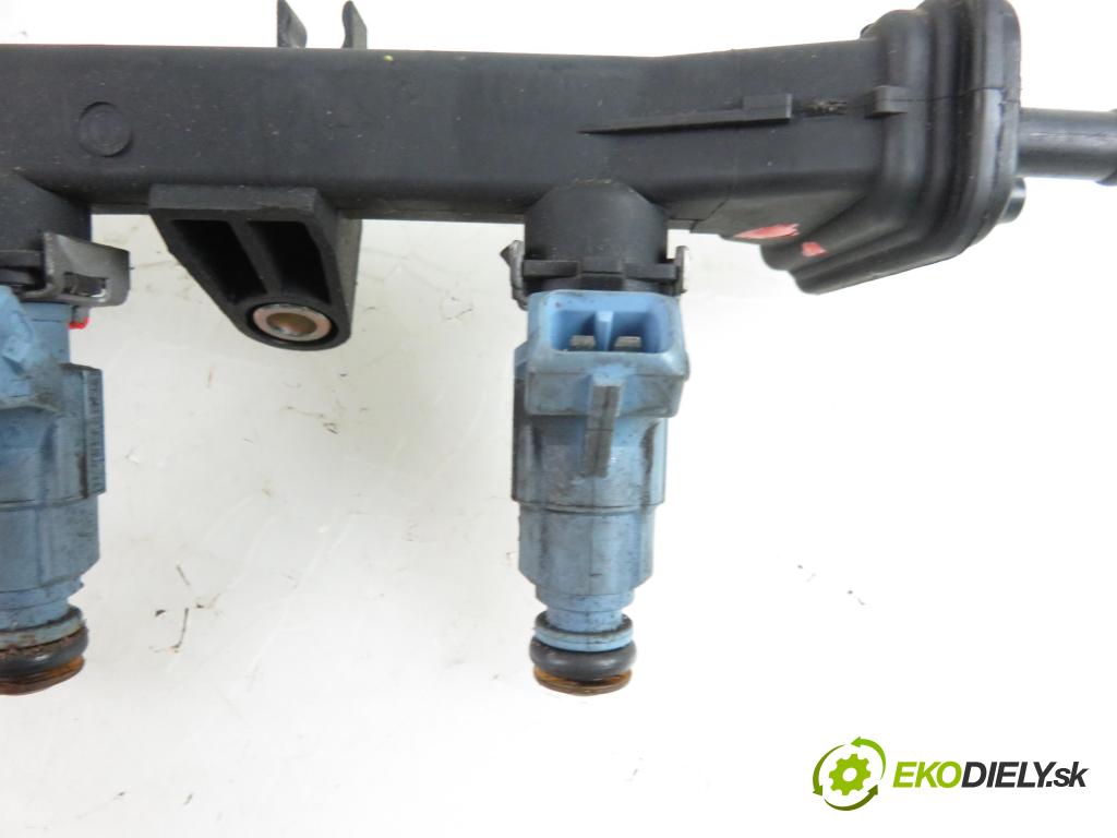 SMART CITY-COUPE (450) HB 2000 698,00 Listwy wtryskowe 698,00 Lišta vstrekovacia 0280151083; 0003096V005 (Vstrekovacie lišty)