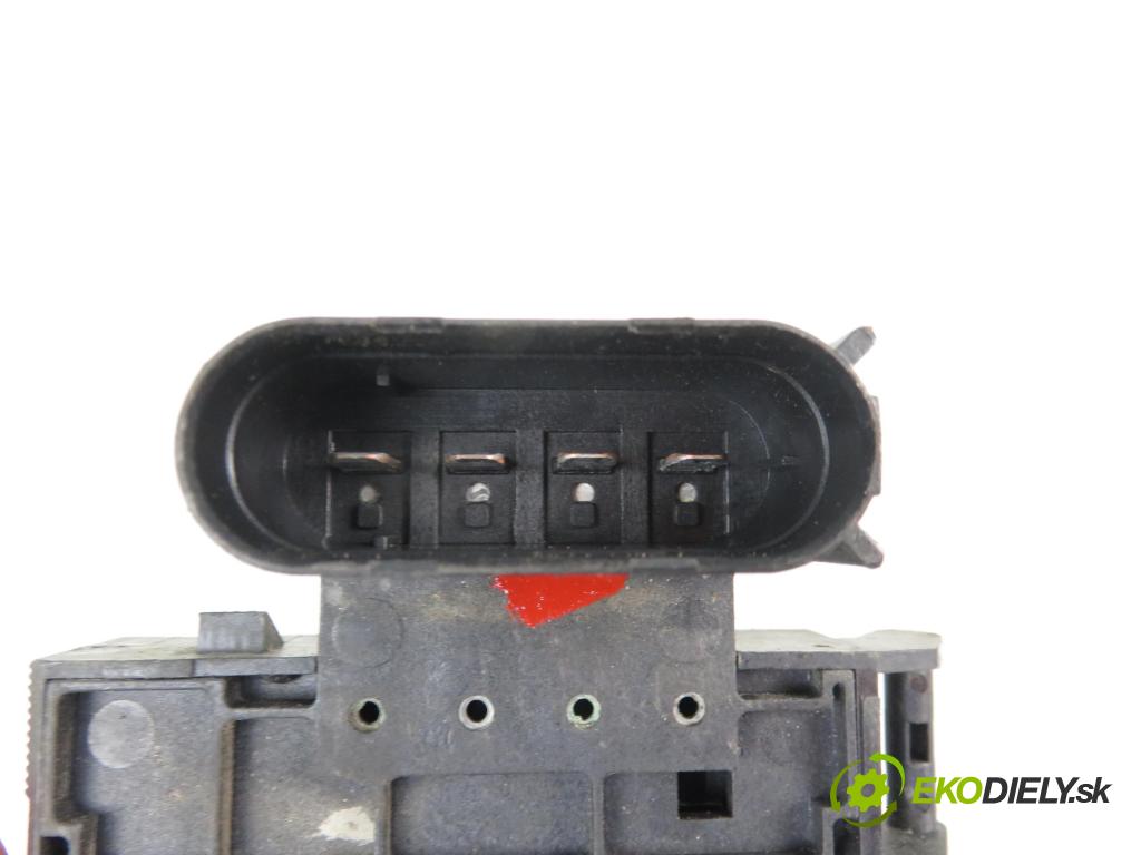 VW POLO (6N2) HB 2001 1390,00 Skrzynki bezpieczników 1390,00 skříňka POJISTKY: na AKUMULATOR: