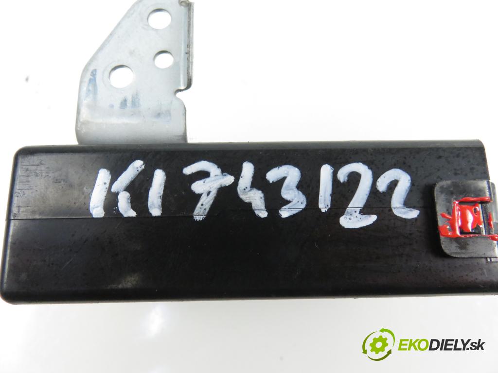 TOYOTA YARIS (_P1_) HB 2003 1364,00 Moduły komfortu 1364,00 MODUL komfortu 8865052180