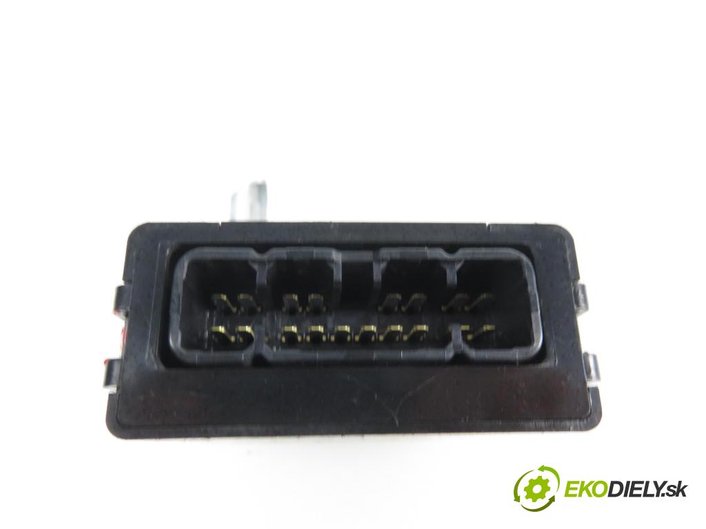 TOYOTA YARIS (_P1_) HB 2003 1364,00 Moduły komfortu 1364,00 MODUL komfortu 8865052180