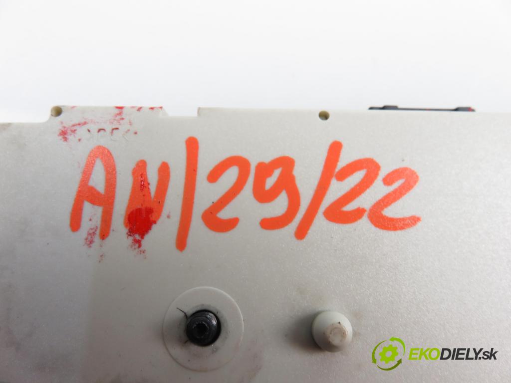 MINI MINI CLUBMAN (R55) KOMBI 2011 1598,00 Wzmacniacze 1598,00 Zosilňovač Antenní: 3428336 (Zosilňovače)