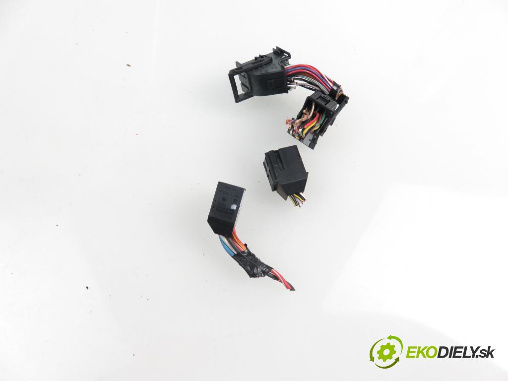 TOYOTA YARIS (_P1_) HB 2003 1364,00 Sterowniki silnika 1364,00 Riadiaca jednotka Motor 0281011126;8966152890