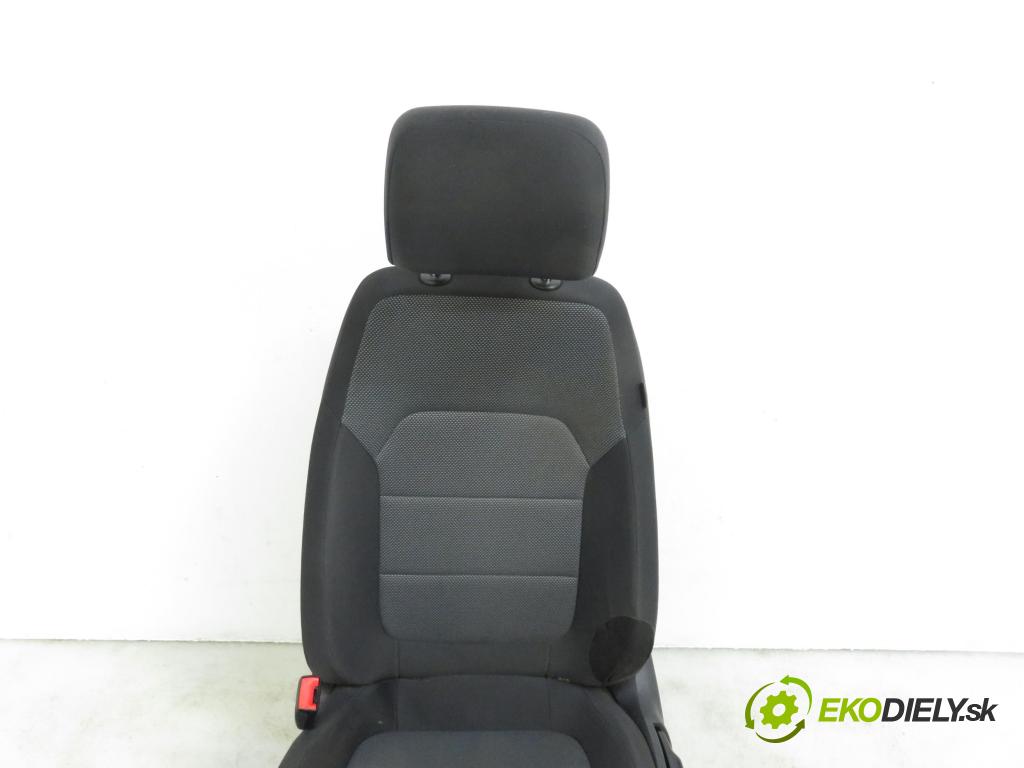 VW PASSAT B7 (362) SEDAN 2011 1390,00 Fotele, kanapy 1390,00 Sedadlá, sedačky 3C8881105AD